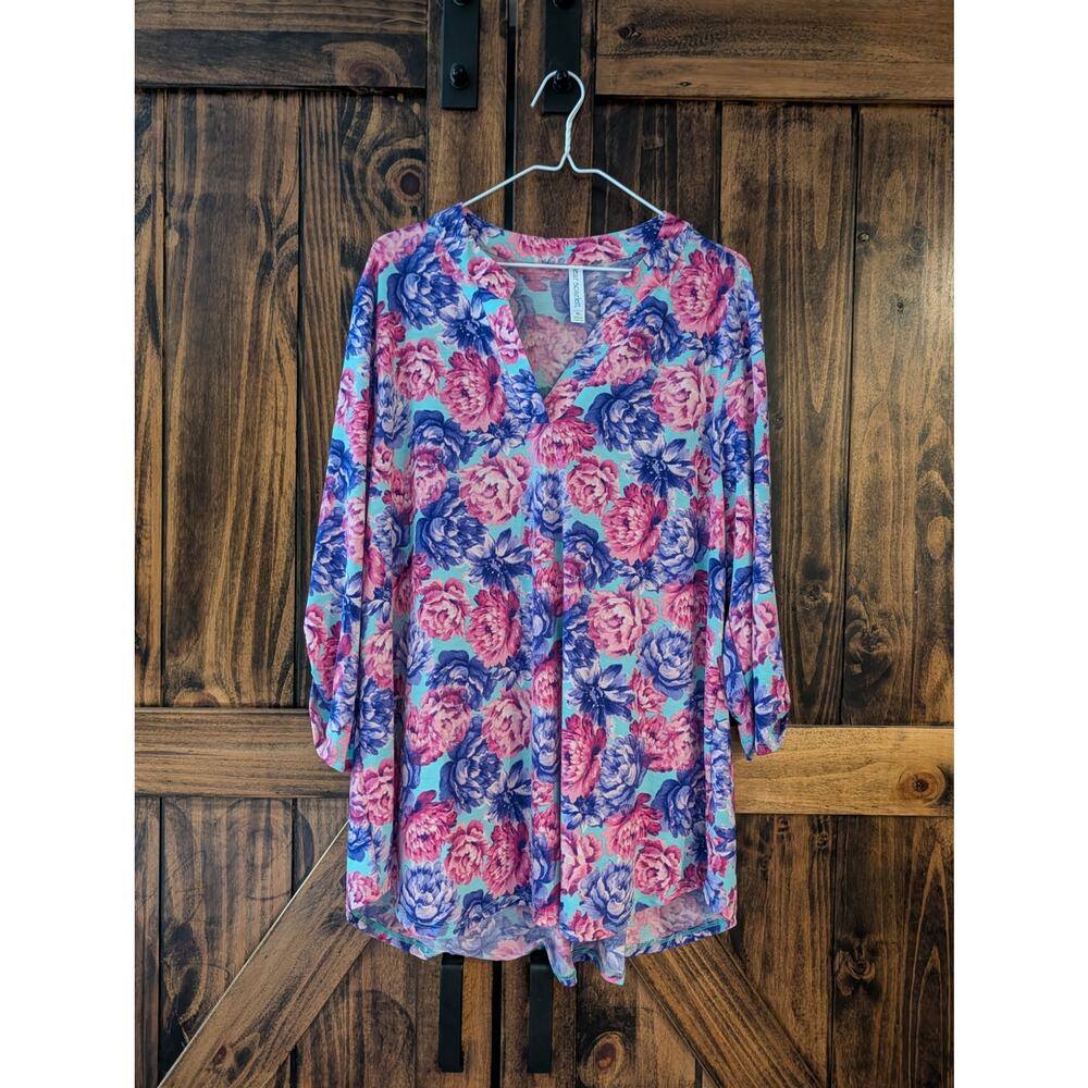 NWOT Dear Scarlett Lizzy Top womens sz XL Wrinkle Free Blue Pink Purple Floral